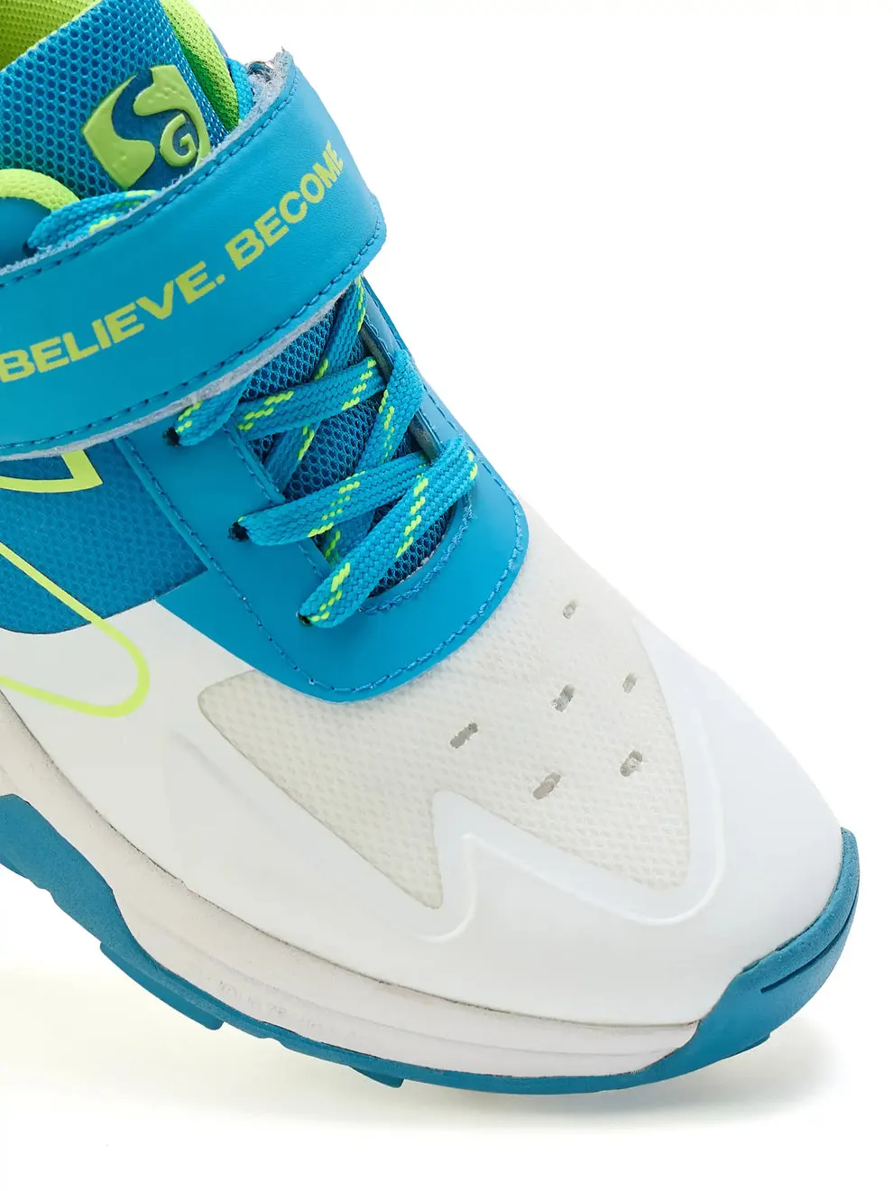 SG Sierra Arc Spikes Cricket Shoes